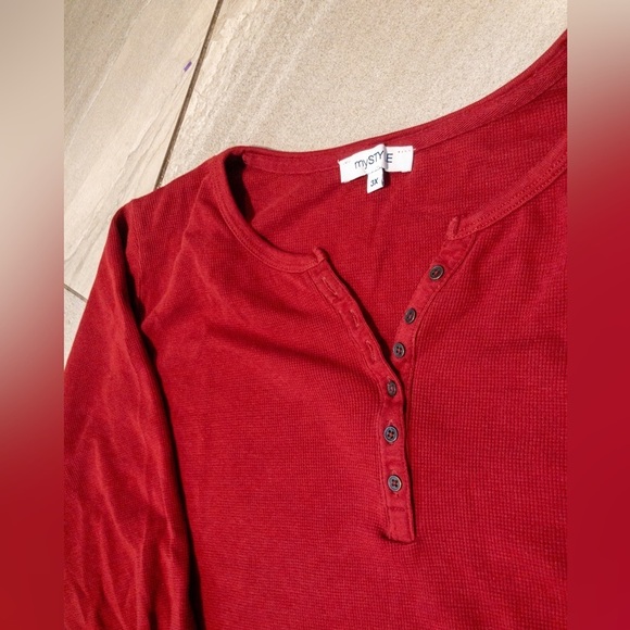Plus size red Henley top - Picture 2 of 2
